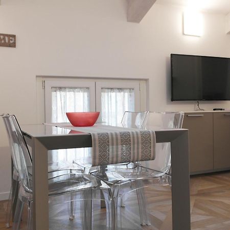 Luminoso Bilocale Zona Tibaldi Bocconi Apartment Milano Ngoại thất bức ảnh