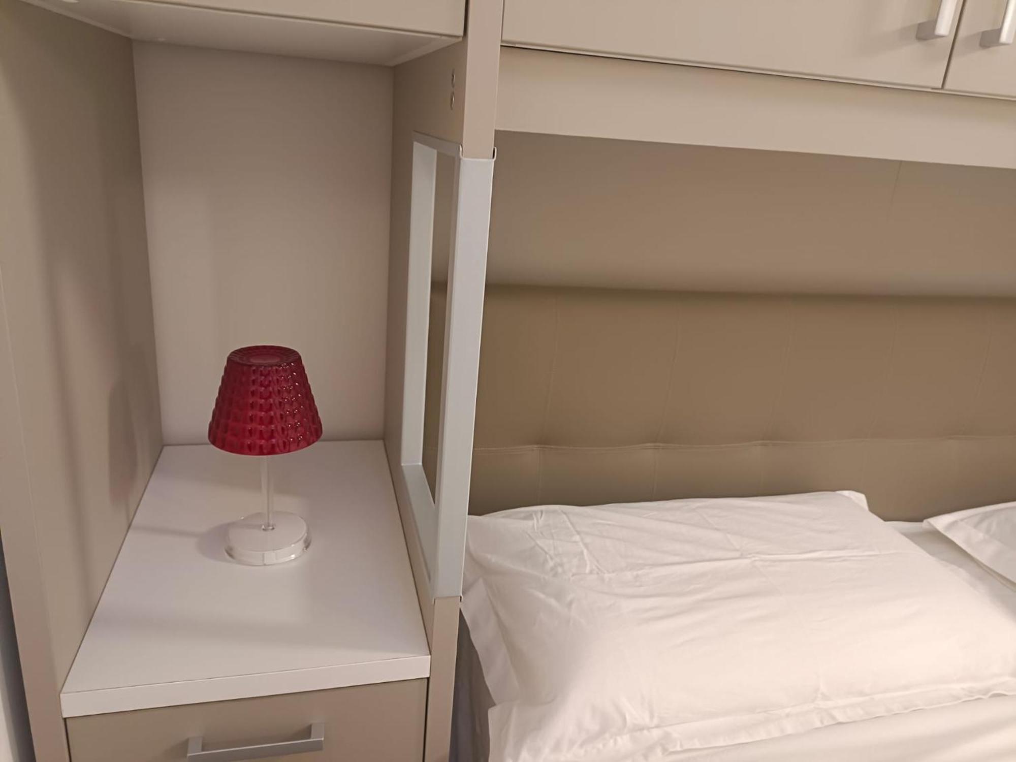 Luminoso Bilocale Zona Tibaldi Bocconi Apartment Milano Ngoại thất bức ảnh